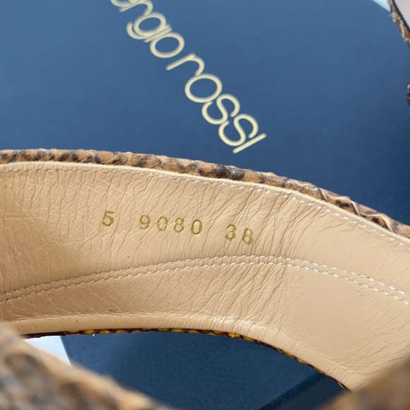 Sergio Rossi Snakeskin Flat Sandals. Size 8. - Picture 5 of 13